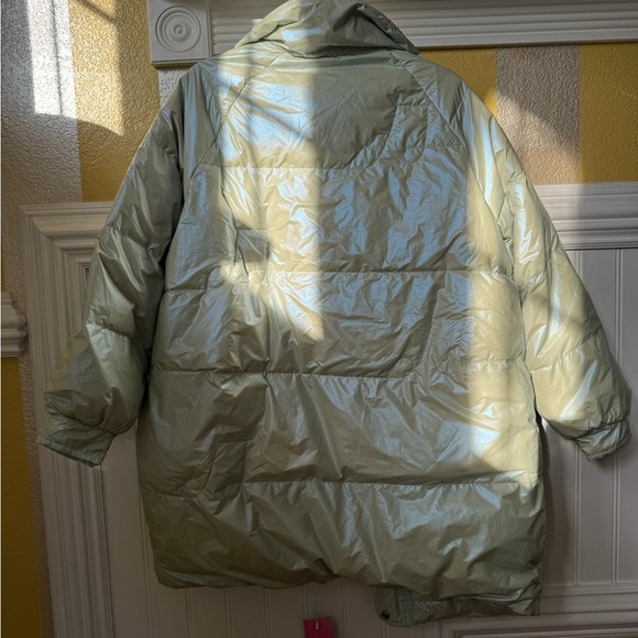 Women's Shiny Puffer Coat - Picture 5 of 5